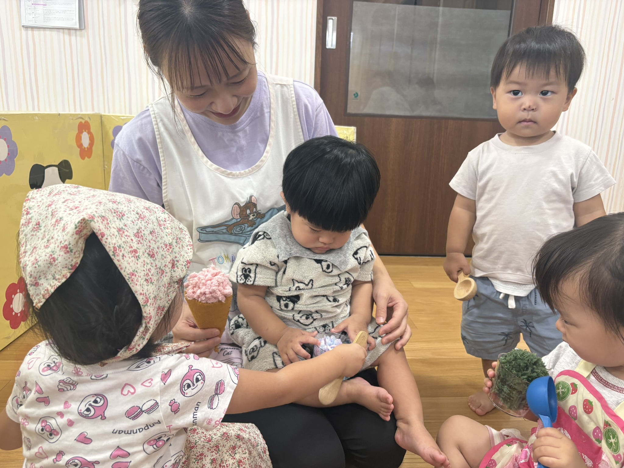 先生と子どもたちの様子